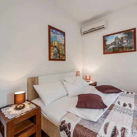 Maria 3* Kastela