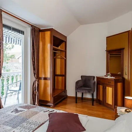 Maria 3* Kastela